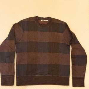 U by Uniqlo men’s brown 100% wool sweater.